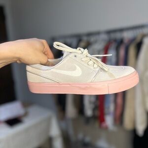 Nike SB Check Solarsoft – Grey Suede w/ Pink Sole – Youth 5.5Y / Women’s 7